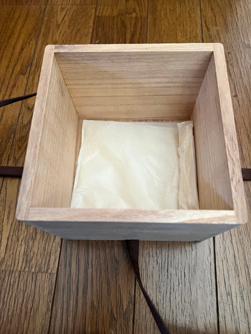 虎渓山水月窯　梅絵茶碗