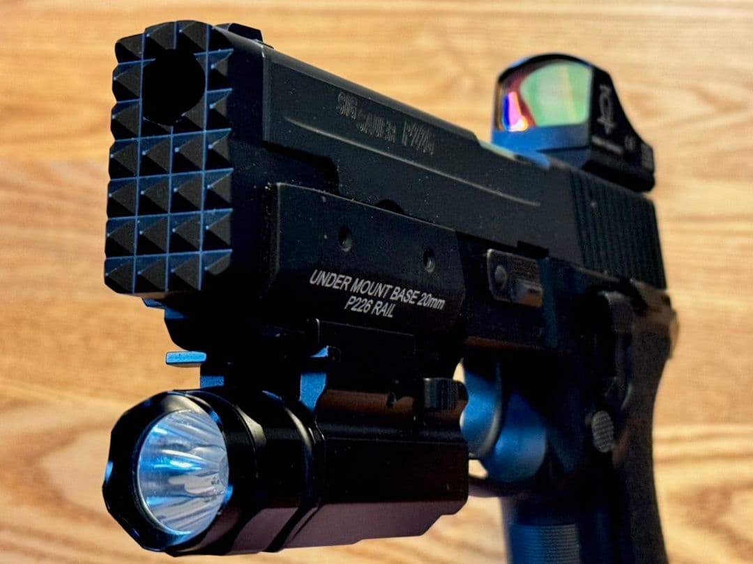東京マルイ SIG P226 E2 ライト付き