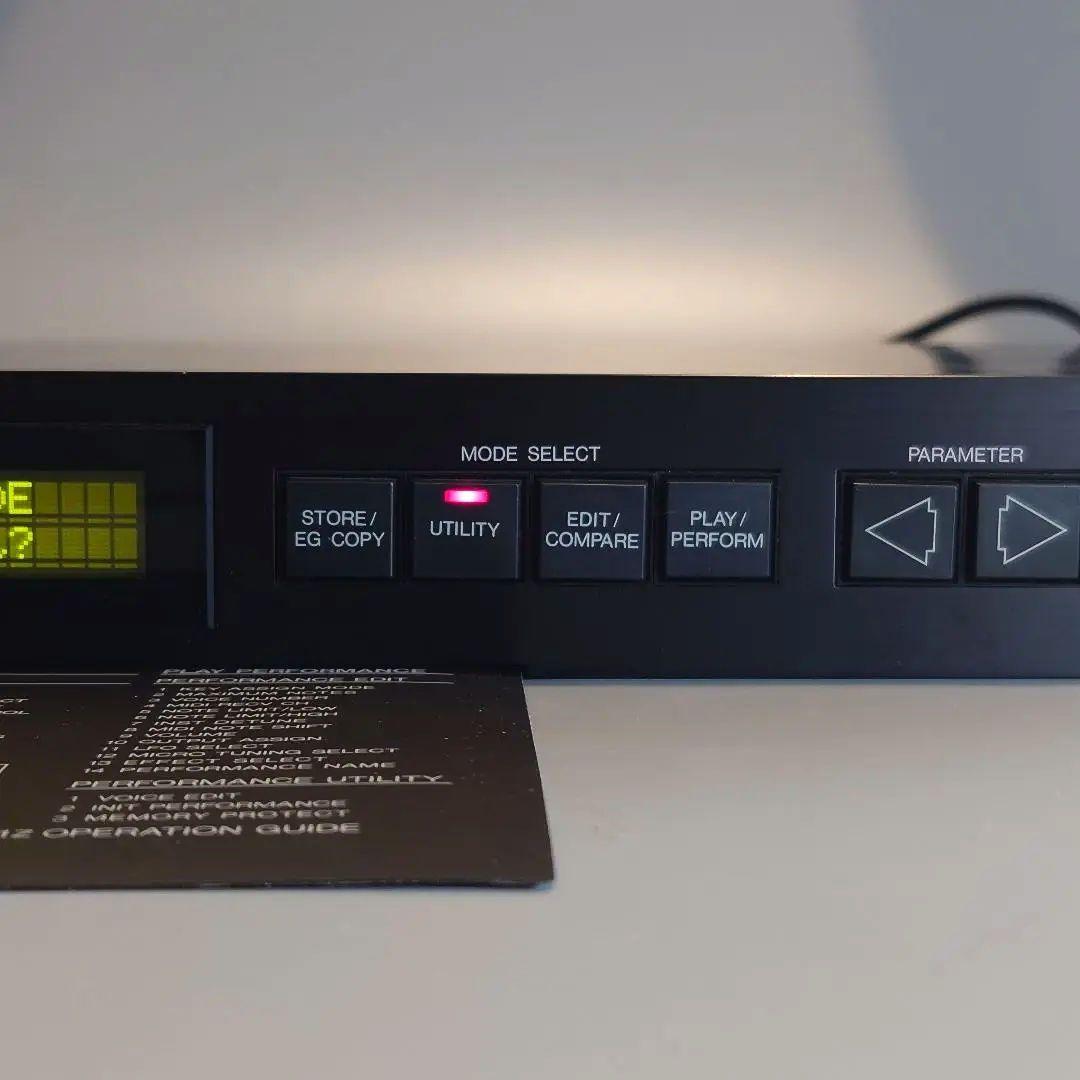 YAMAHA TX81Z（中古品）