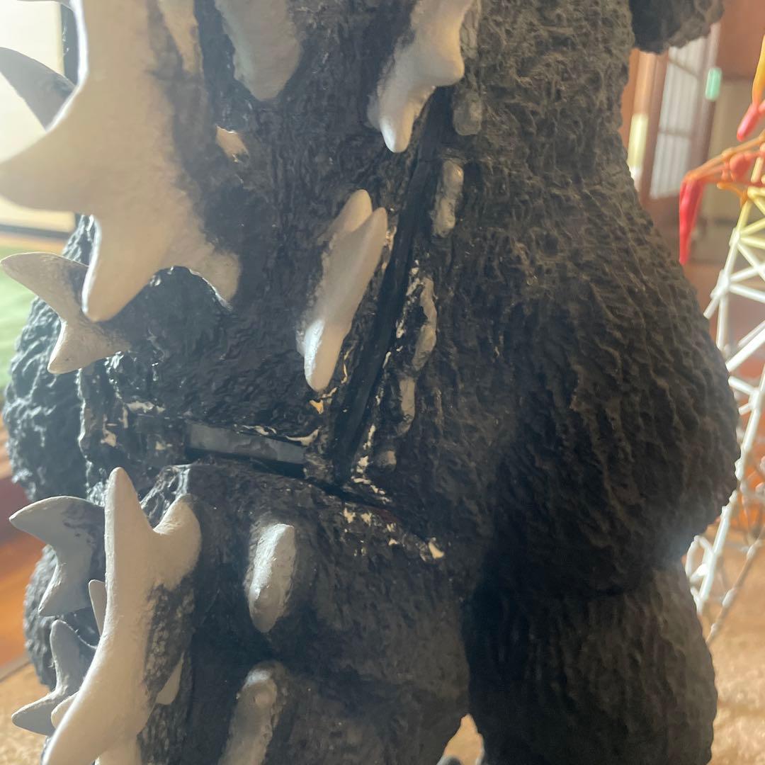 ジャンク品　ゴジラをつくる