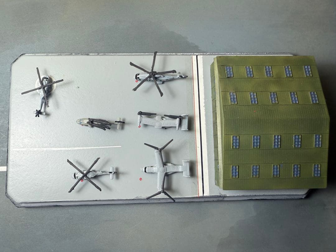1/700 ヘリコプター6機と格納庫セット