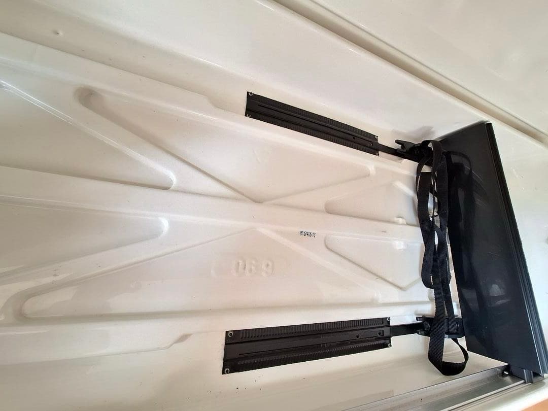 【美品】THULE ジェットバック　ルーフボックス　スノーボードキャリア