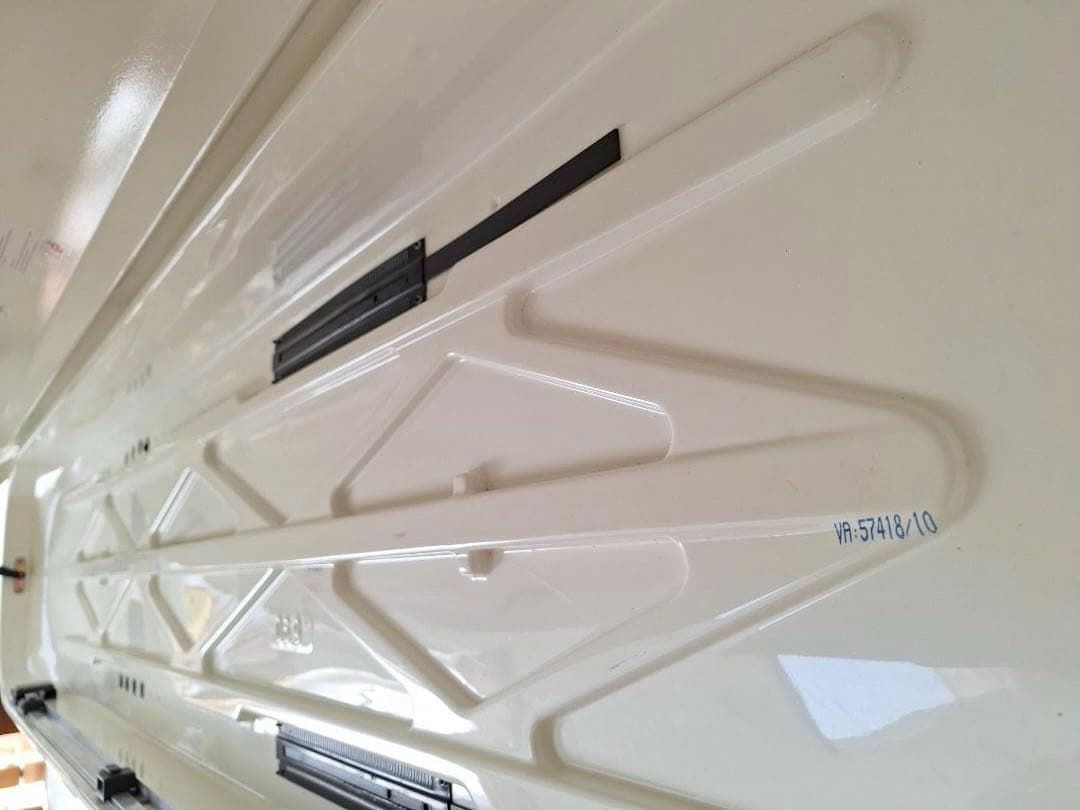 【美品】THULE ジェットバック　ルーフボックス　スノーボードキャリア