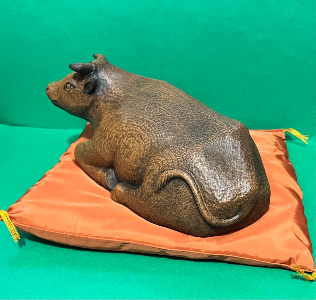 牛の置物　オレンジクッション付き　ブリデストン　エバーウッド　クラシック