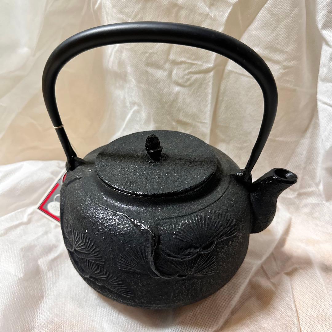 松の葉模様 鉄瓶 黒色