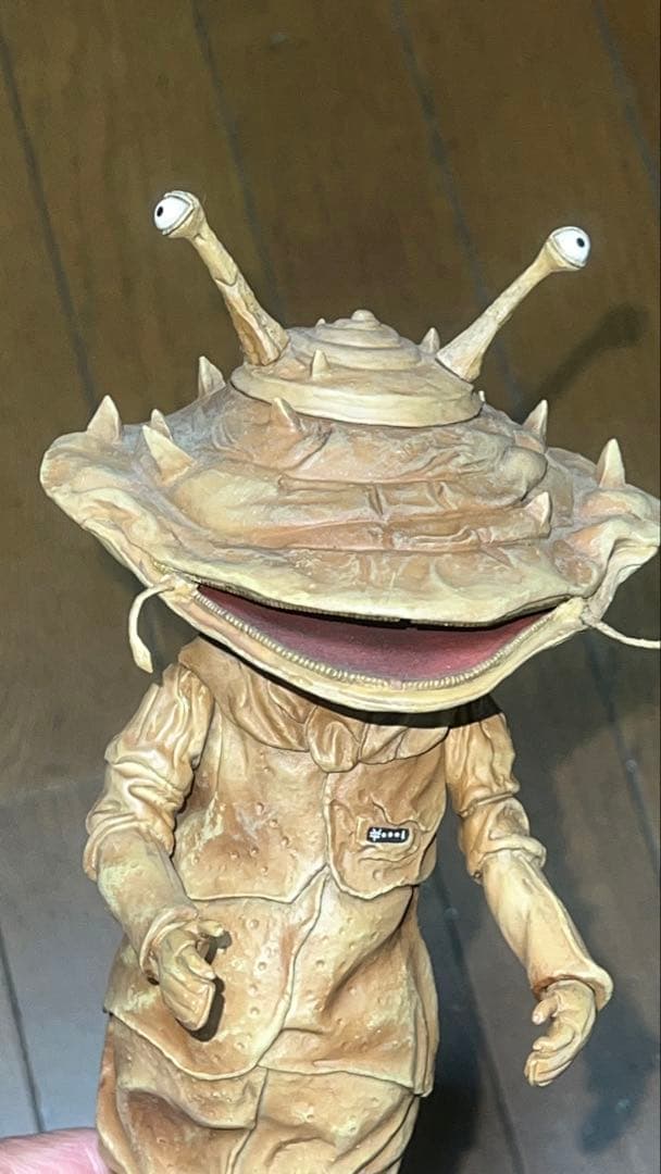 カネゴン怪獣フィギュア 触角付き ベージュ　美品
