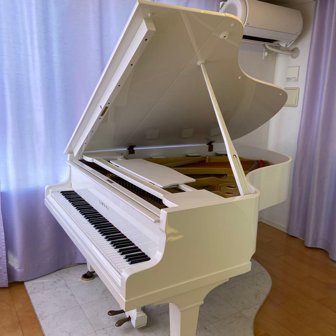 お値下げしました　YAMAHAグランドピアノホワイト88鍵盤　防音パネル付き
