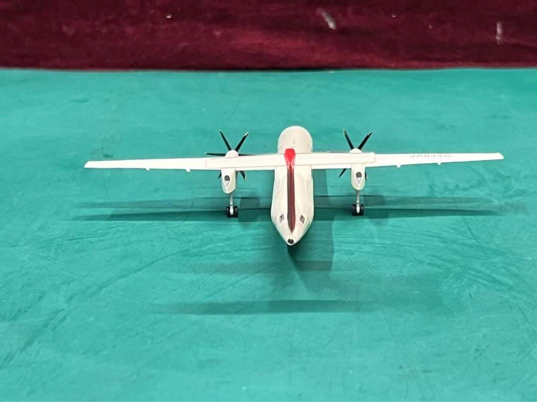 JAL Q400 1:200 モデル JA844C ヘリコプター