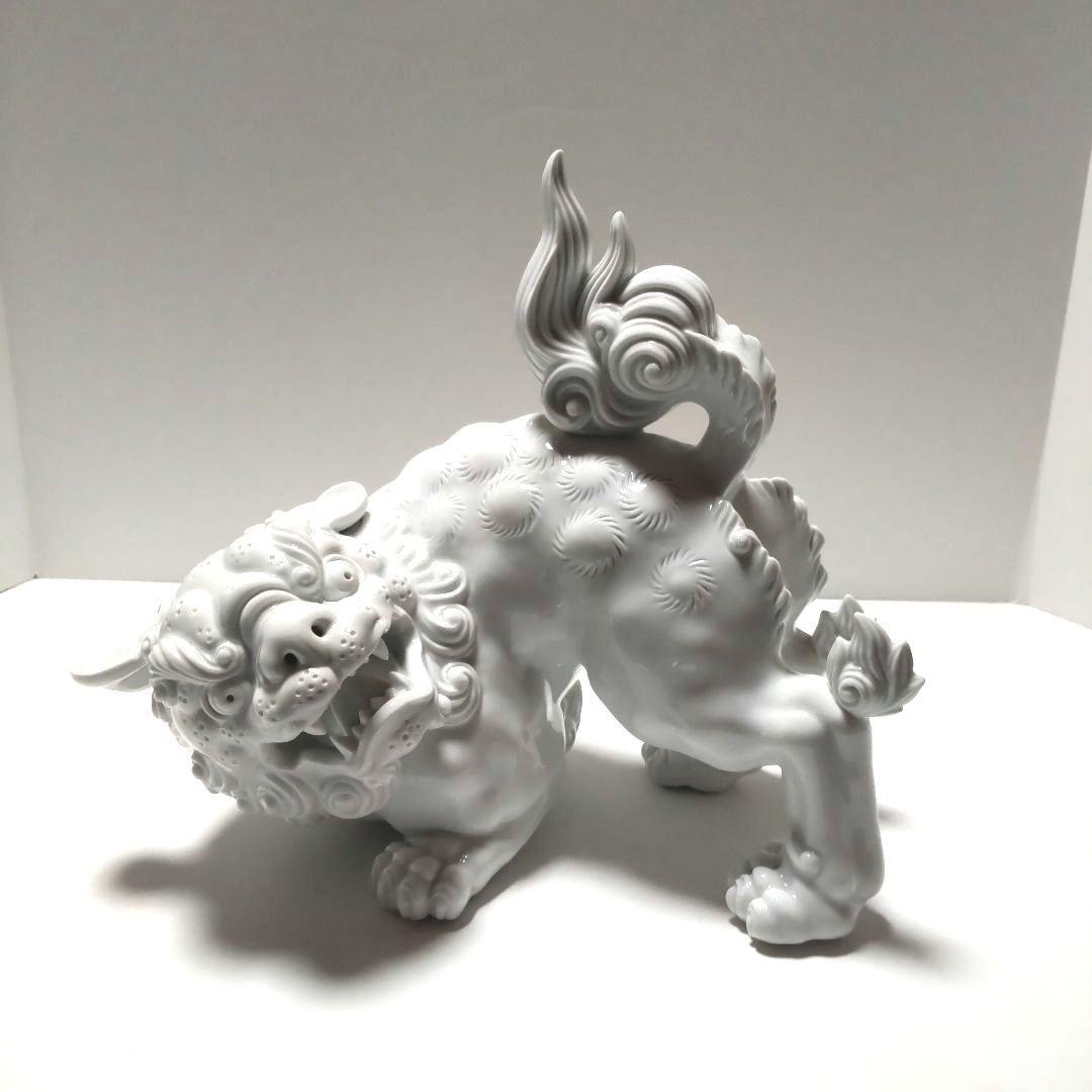 美品希少 酒井田柿右衛門 作 渦角福印 白磁獅子置物 床置 オブジェ