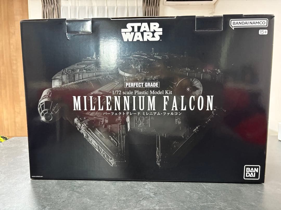 BANDAI PERFECT GRADE ミレニアム・ファルコン 1/72