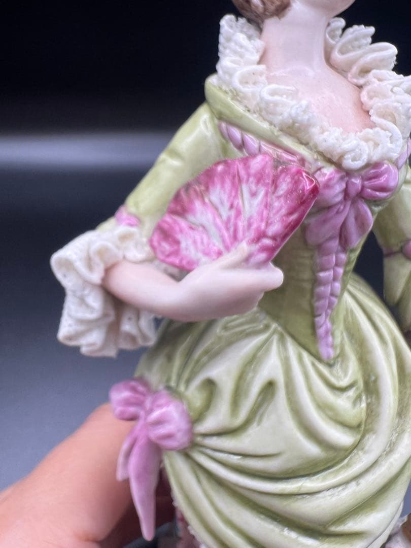 ビクトリアンスタイル 陶器製 女性像