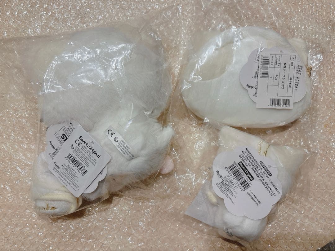【新品】マシュマロみたいなふわふわにゃんこ　サンリオ しろふわ雲でおひるね 3点
