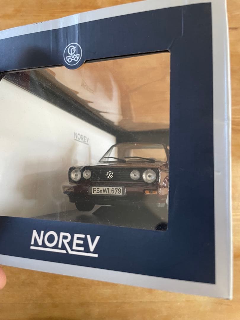 NOREV フォルクスワーゲン ゴルフ カブリオ クラシックライン 1/18