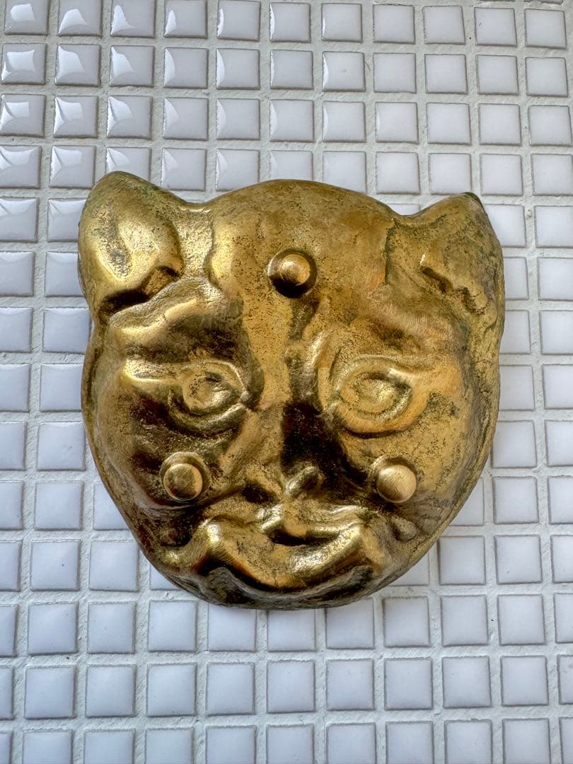 アンティーク　猫の顔トレイ　金属製装飾品