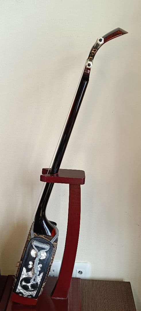 user_53e61e0e 志多伯開鐘写 名工内間直樹作 八重山黒木三線