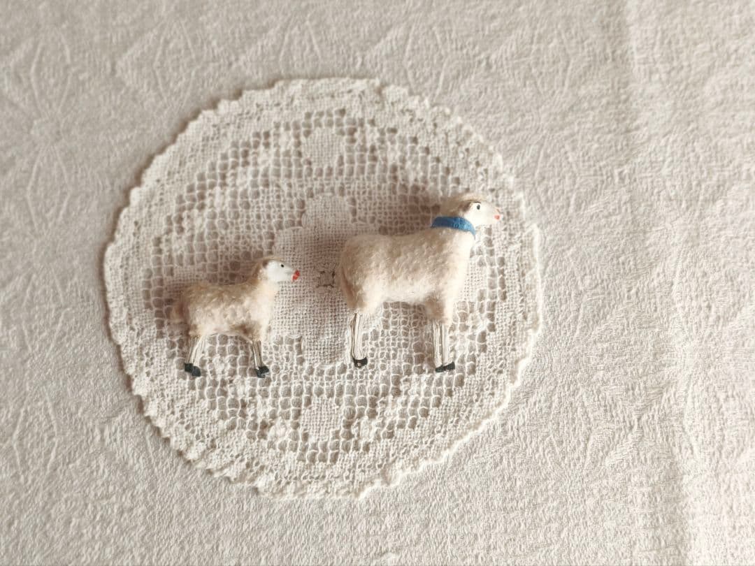 * antique sheep ✵ * 水色リボンのステキな羊さん