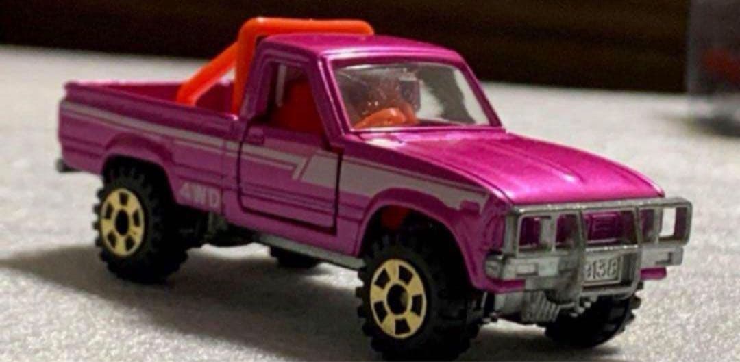 トミカ トヨタ ハイラックス 4WD スーパーギフト