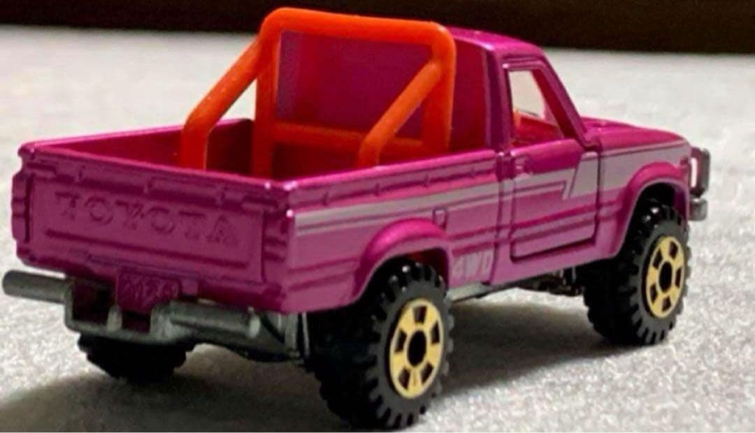 トミカ トヨタ ハイラックス 4WD スーパーギフト