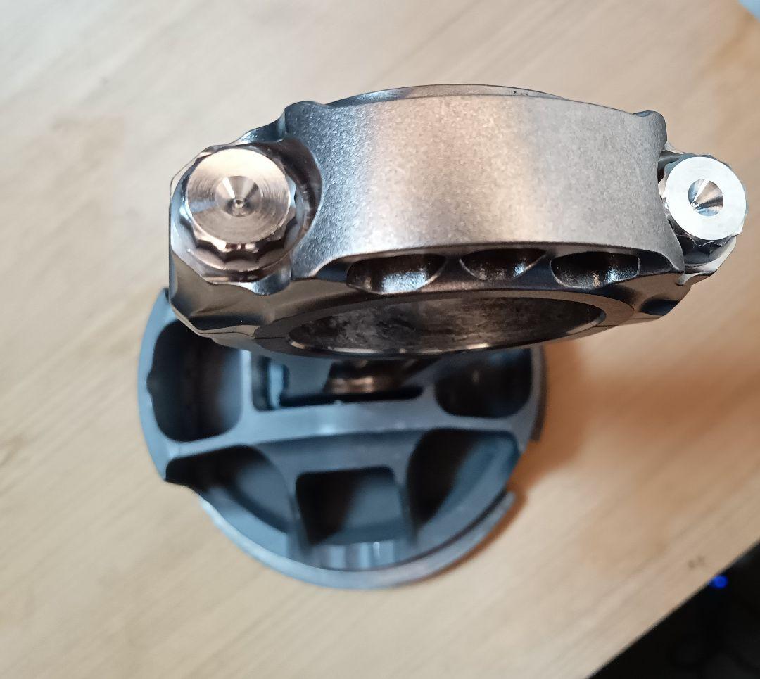 【超貴重品】 フェラーリ F1 2001 Tipo50 ピストン&コンロッド