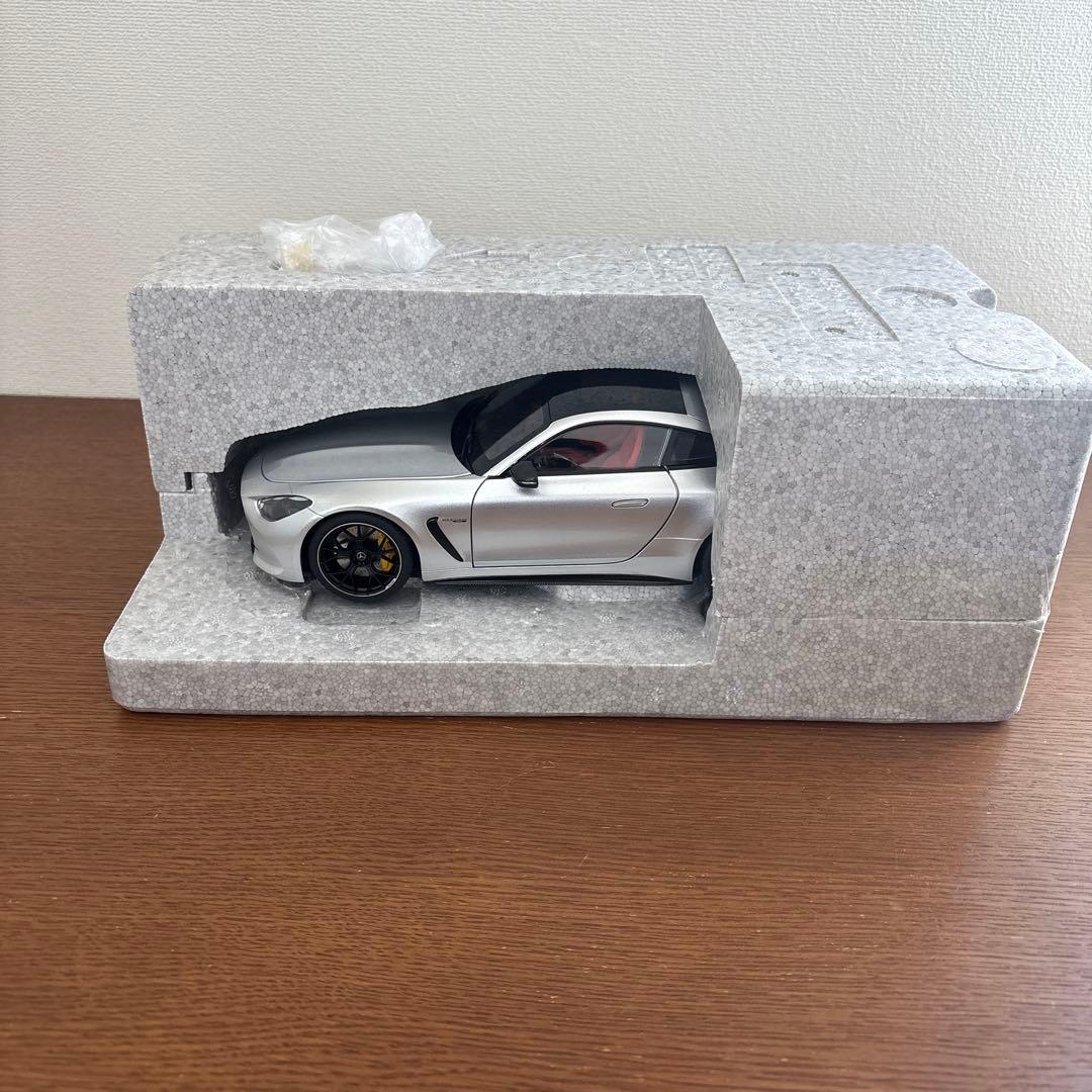 メルセデス　ベンツ　AMG GT 63 シルバー 1/18 ミニカー