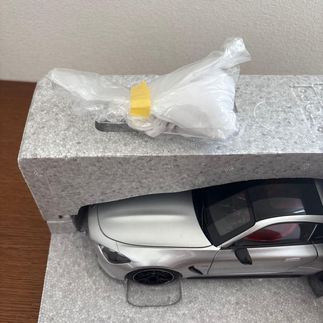 メルセデス　ベンツ　AMG GT 63 シルバー 1/18 ミニカー