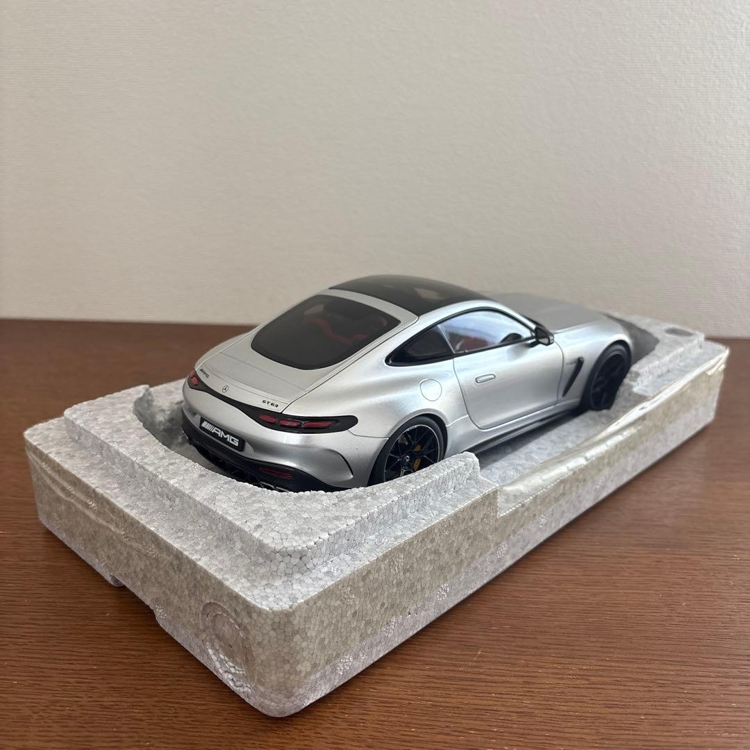 メルセデス　ベンツ　AMG GT 63 シルバー 1/18 ミニカー