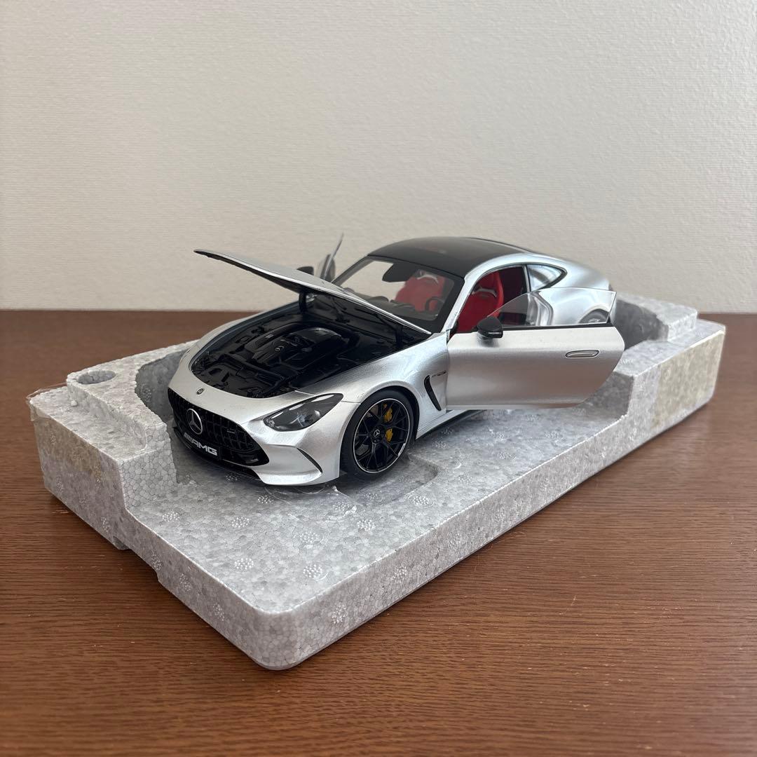 メルセデス　ベンツ　AMG GT 63 シルバー 1/18 ミニカー