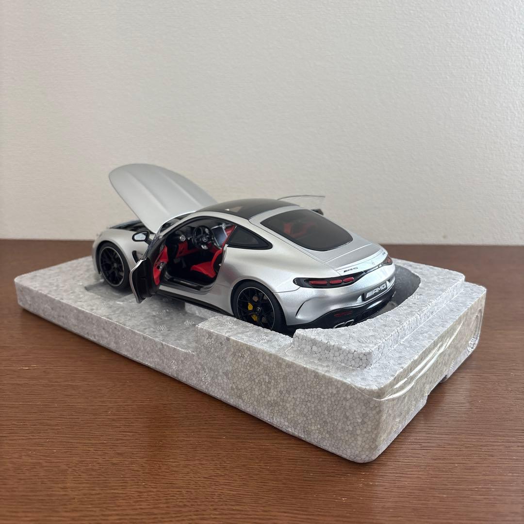 メルセデス　ベンツ　AMG GT 63 シルバー 1/18 ミニカー