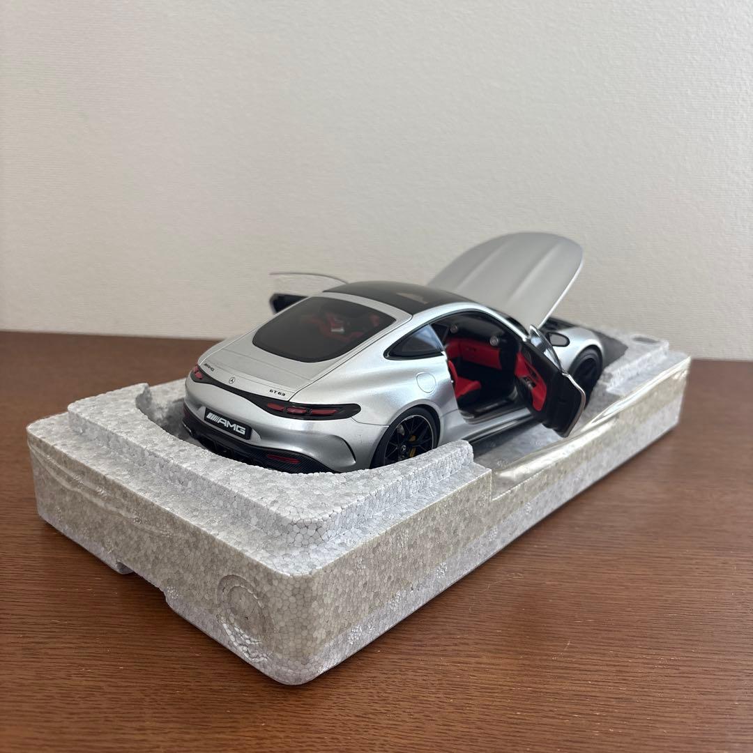 メルセデス　ベンツ　AMG GT 63 シルバー 1/18 ミニカー