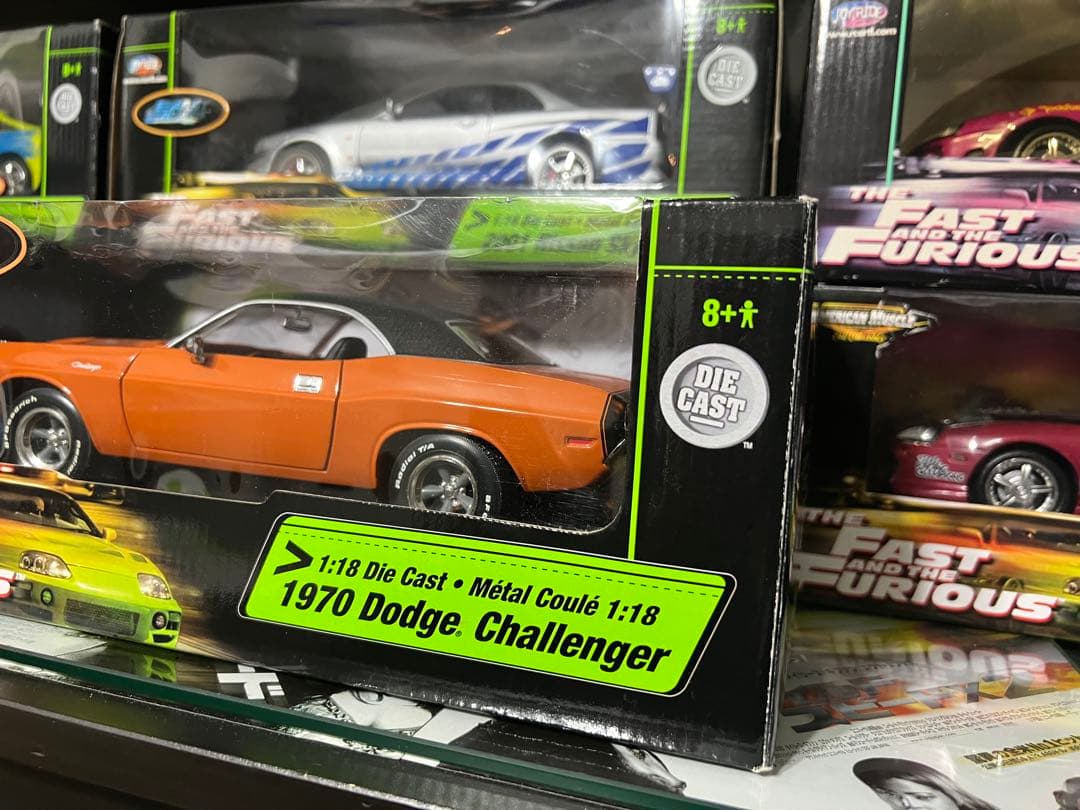 ミニカー FAST& FURIOUS DODGE CHALLENGER 1/18
