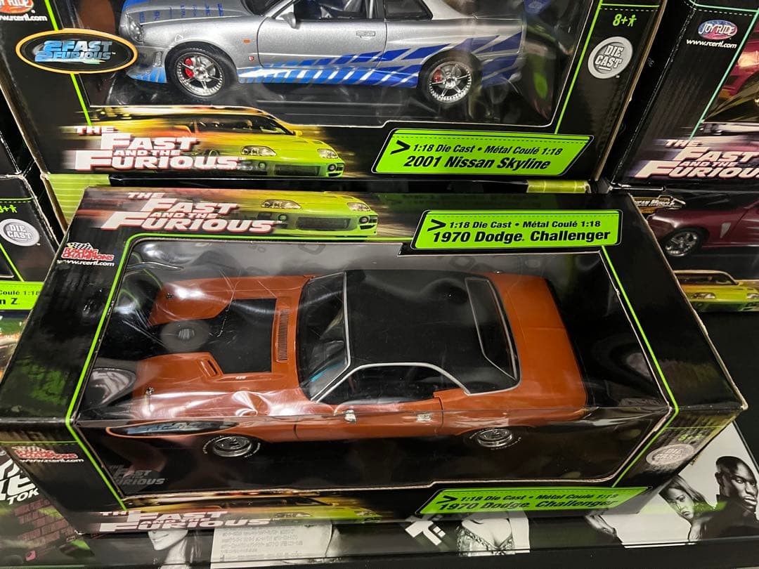 ミニカー FAST& FURIOUS DODGE CHALLENGER 1/18