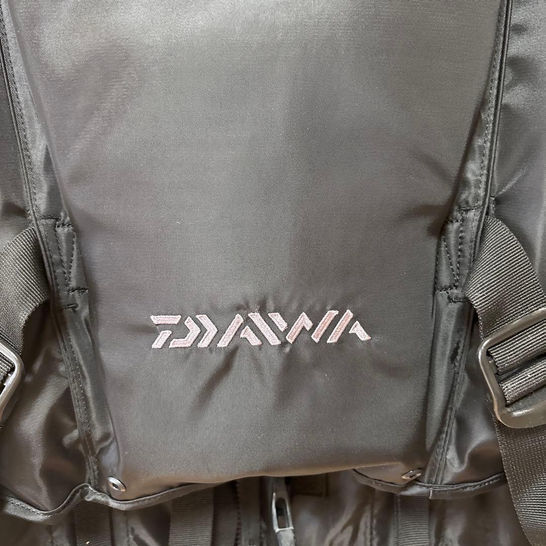 Daiwa フローティングジャケット ブラック