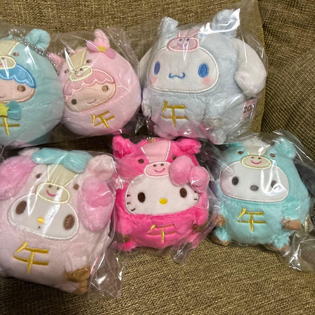 匿名送料込　新品●サンリオ　福袋　干支　マスコット　ぬいぐるみ　全７種　だるま