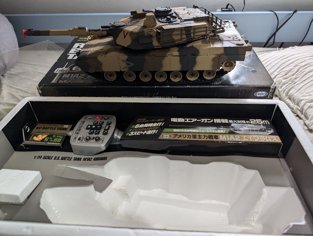 RCバトルタンク M1A2 Abrams 1/24スケール
