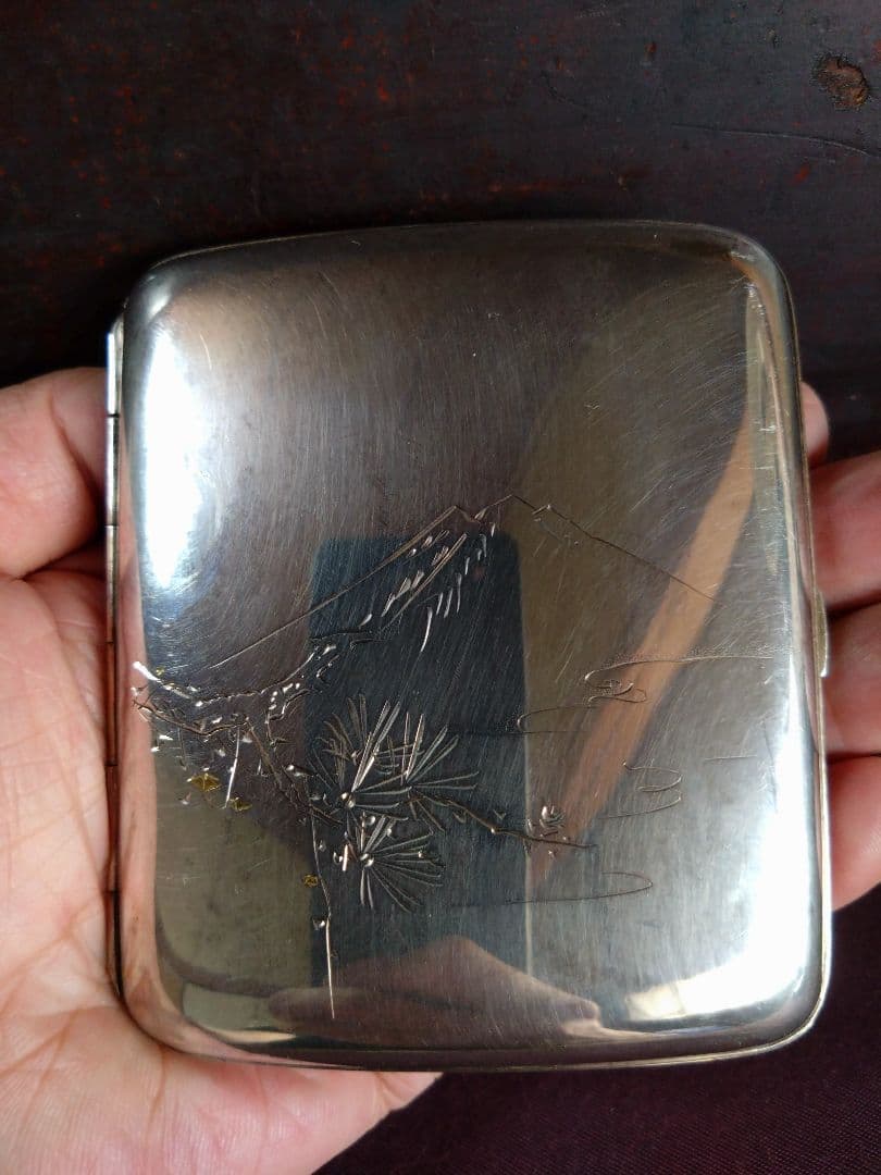 銀無垢   彫金  富士山 枝松葉彫 シガレットケース   「清哉刻」刻銘