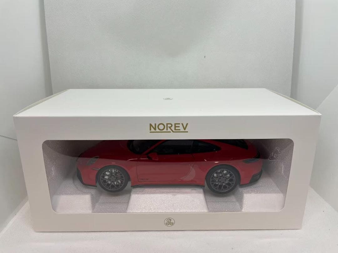 304-059 ノレブ 1/18 ポルシェ 911 Carrera 4 GTS