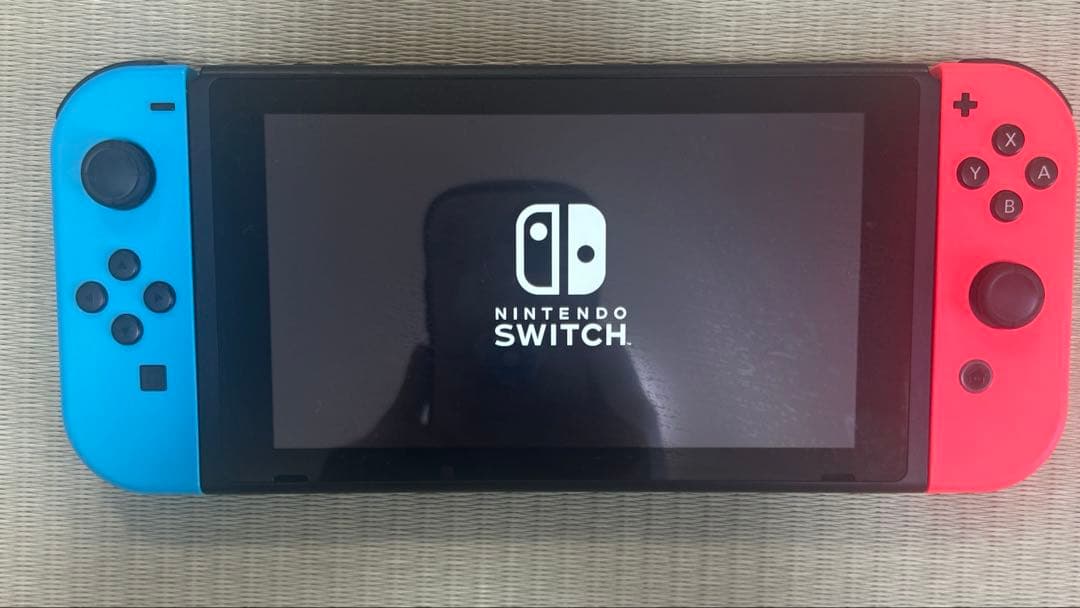 任天堂Switch 本体箱あり　ポケモンのカセットとコントローラー2個付き