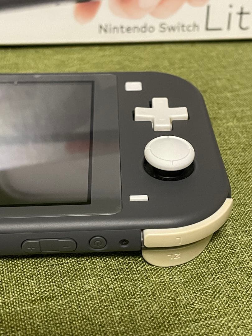 Nintendo Switch Lite グレー 本体と白い保護ケース