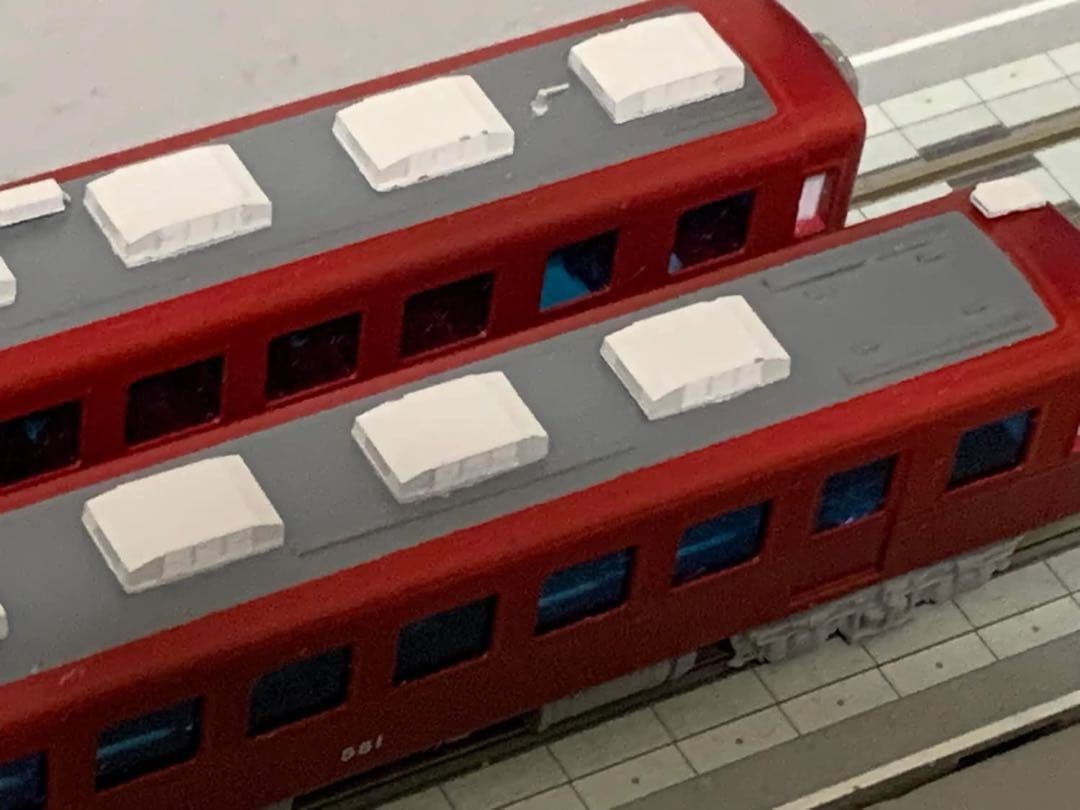 近鉄志摩線680系金属キット組み立て品 ブタ鼻ヘッドライト点灯。テールランプ点灯