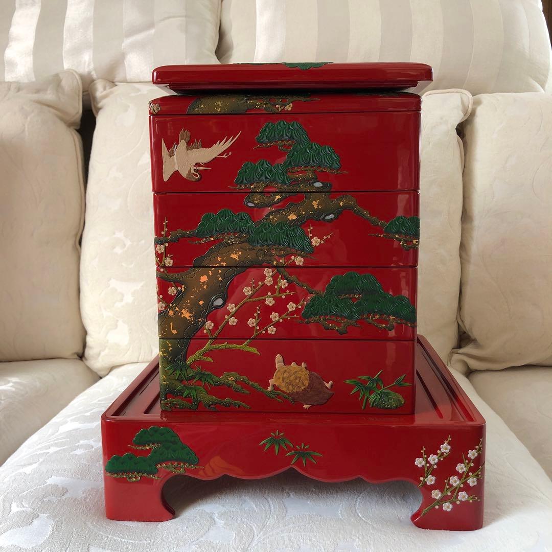 新品未使用　琉球漆器台付四段重 松　竹　梅　鶴　亀
