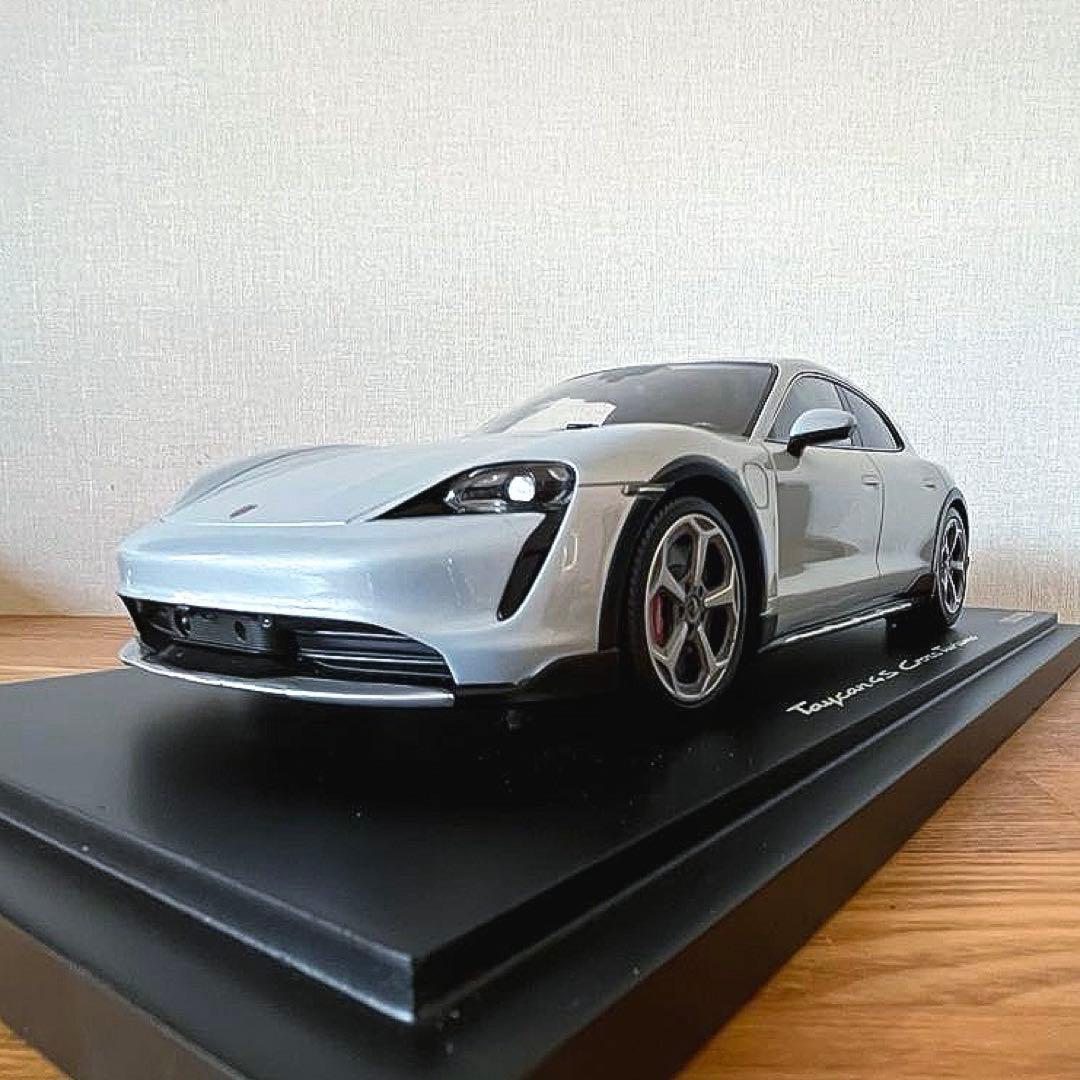【ミニカー 美品】1/18 ポルシェ タイカン 4S クロス ツーリスモ