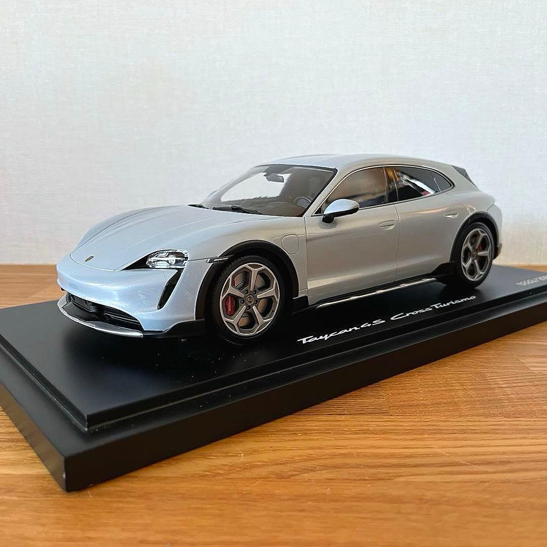 【ミニカー 美品】1/18 ポルシェ タイカン 4S クロス ツーリスモ