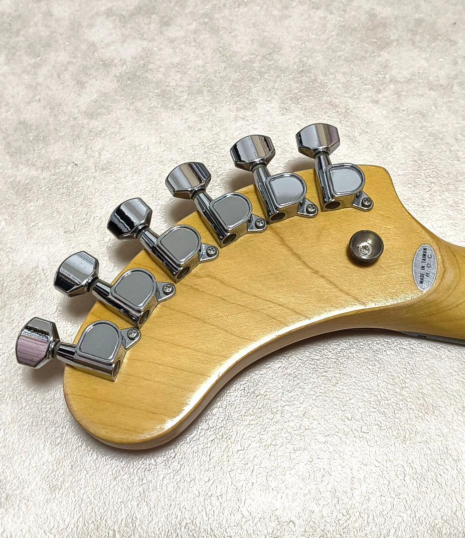 【美品】ZO-3 レッド アンプ内蔵ミニギター ヘッドフォン端子付 ミニギター