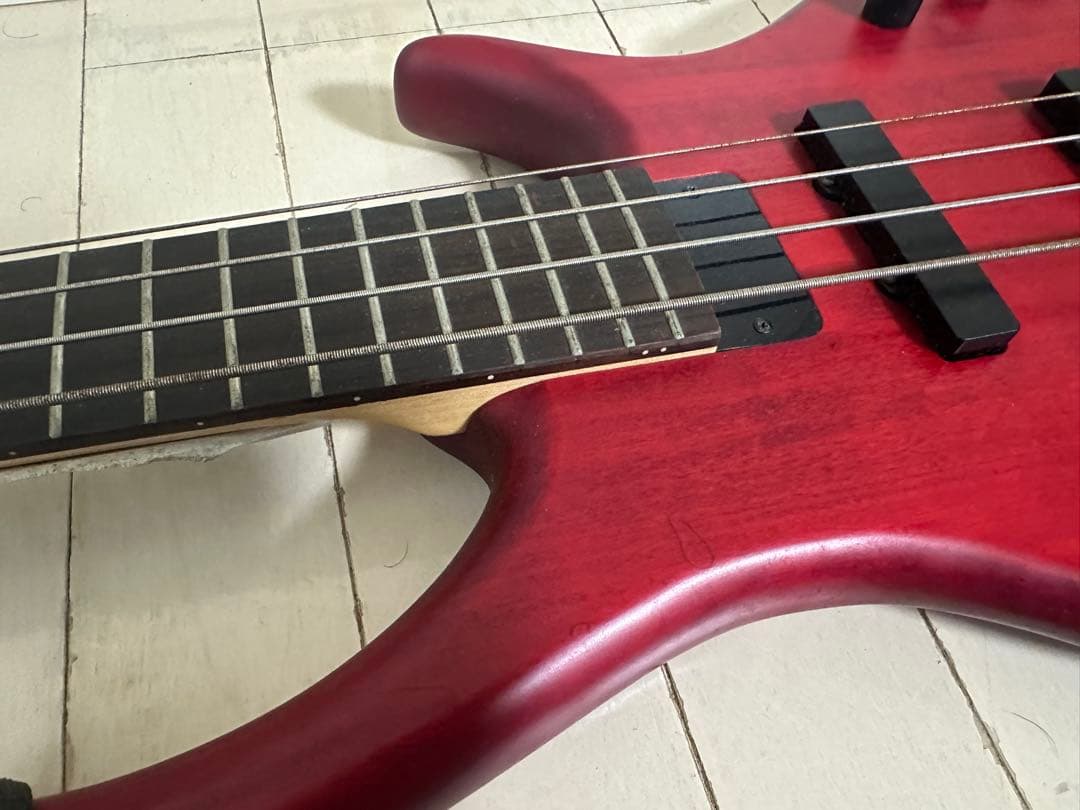 Toby Deluxe IV Walnut Satin エレキベース