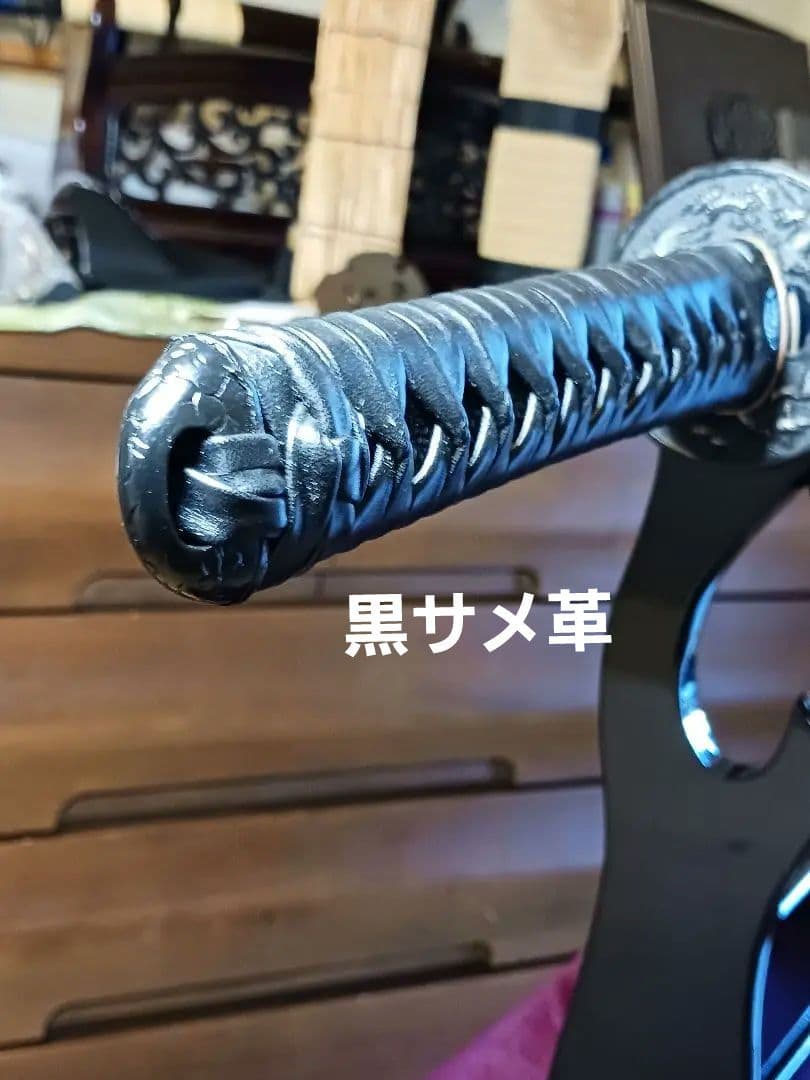 居合刀脇差し、肥後拵え　本木、 黒サメ、柄巻き.黒合皮革、 箱互の目直刃二重刃文