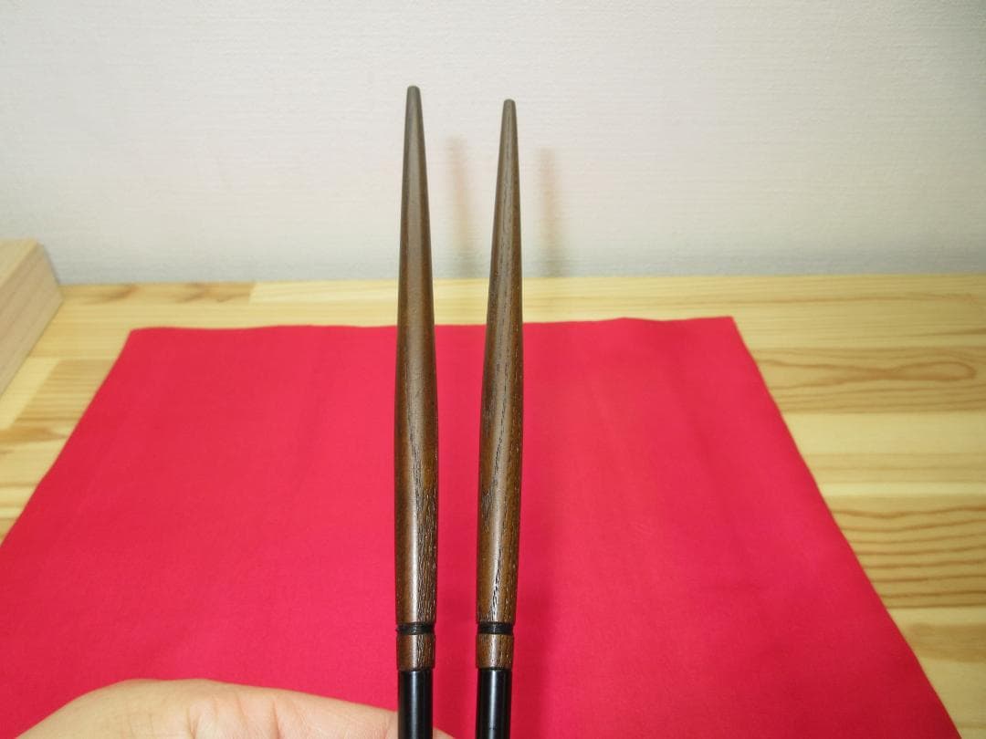 送料込【逢絢亭・新品】茶道具 水屋道具 桑柄火箸 炉用 黒谷哲匠 共箱入り