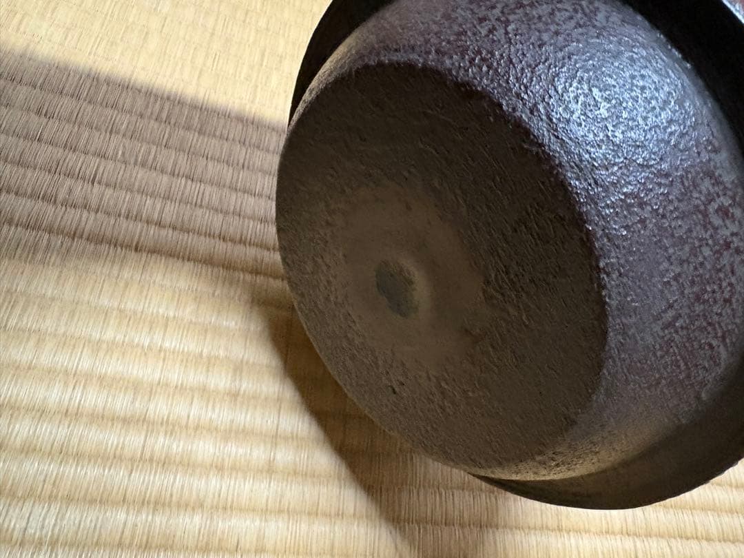 【南部鉄瓶／鉄壺】 松ぼっくり摘み・霰文様・ヴィンテージ