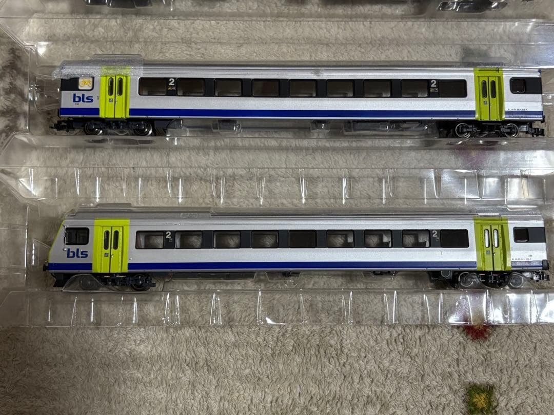 新品同様 LILIPUT スイスBLS 客車4両セット