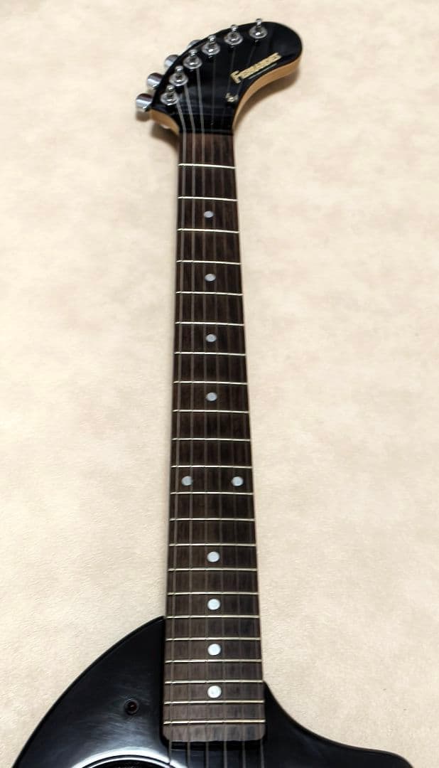 【美品】ZO-3 ブラック アンプ内蔵ミニギター 専用ケース付 ぞーさん