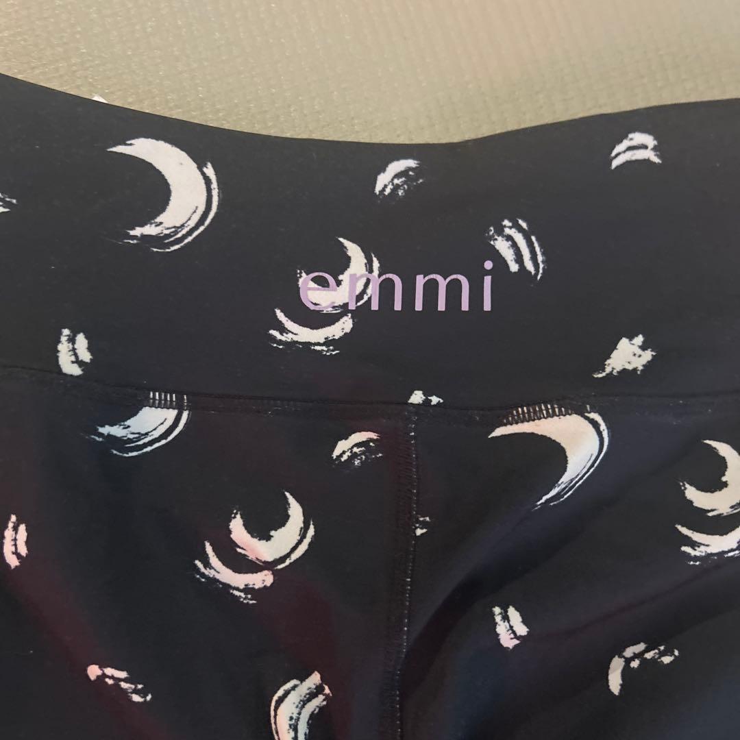 Emmi ムーン柄　ヨガウエアセットアップ